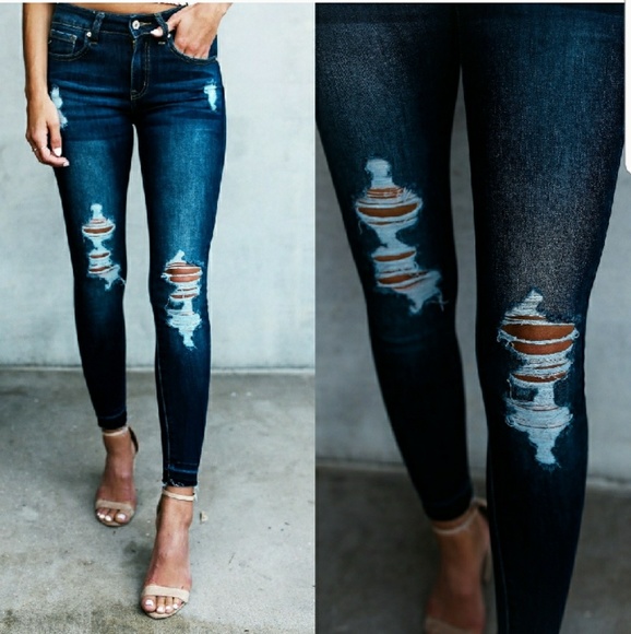 🍒🍒Dark Wash Skinny Jeans🍒🍒 - Picture 3 of 4